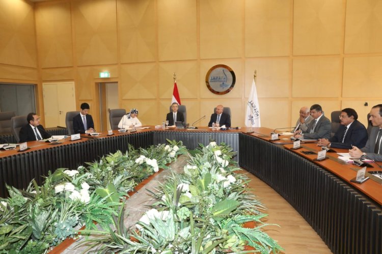وزير الإسكان يلتقى مسئولى المبادرة الوطنية لتطوير الصناعة المصرية "ابدأ"
