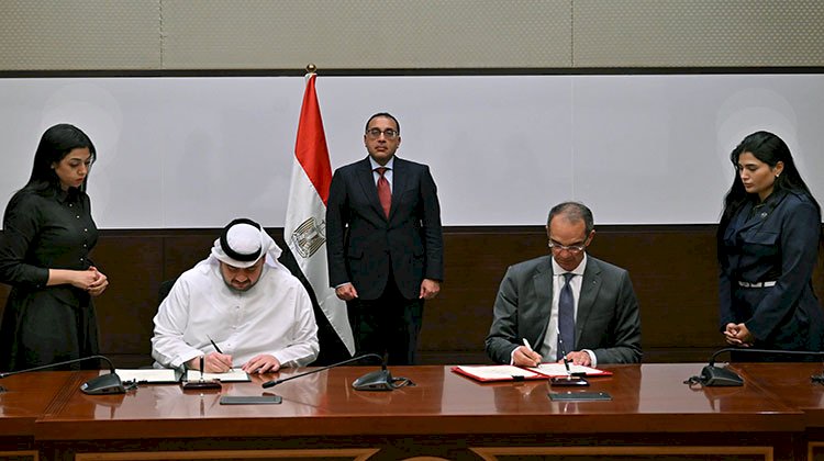 رئيس الوزراء يشهد توقيع مذكرة تفاهم للتعاون بين حكومتى مصر والإمارات