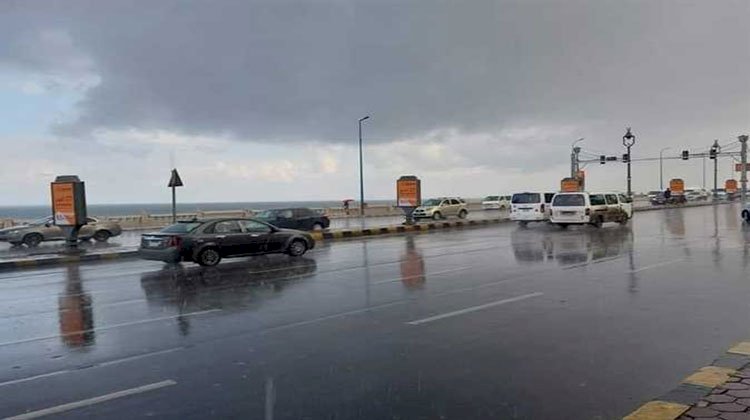 هطول أمطار غزيرة على عدة مناطق بالإسكندرية