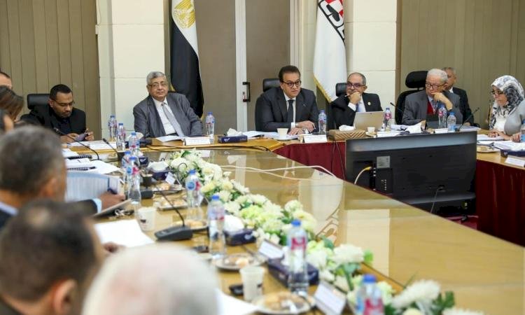 وزير الصحة: القيادة السياسية حريصة على توطين صناعة اللقاحات في مصر