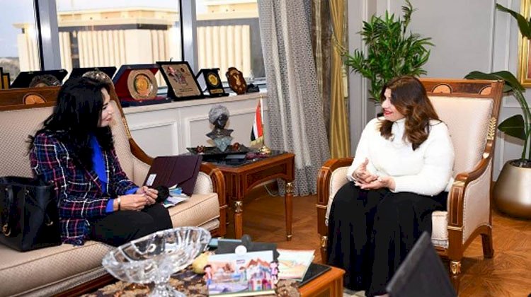 وزيرة الهجرة تستقبل الكاتبة سماح أبو بكر عزت لبحث التعاون بالمرحلة الثانية من مبادرة "اتكلم عربي"