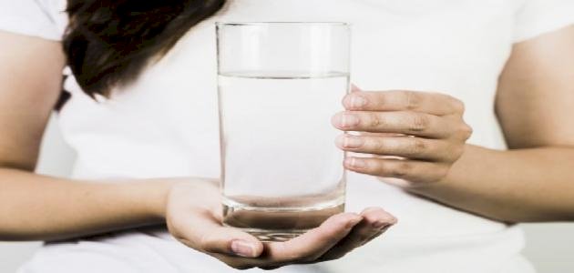ماذا يحدث عند شرب الخل مع الماء؟
