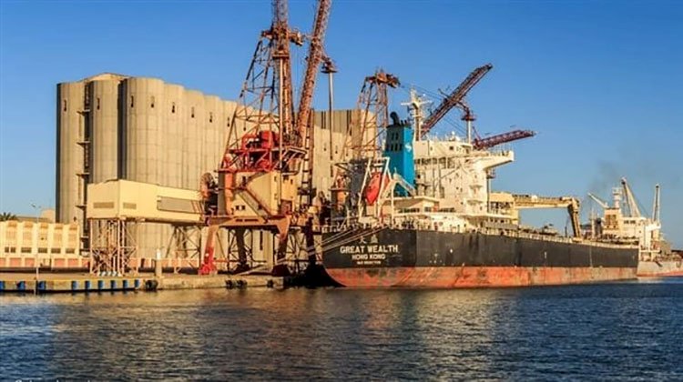 ميناء دمياط يستقبل السفينة EDFU.. تفاصيل