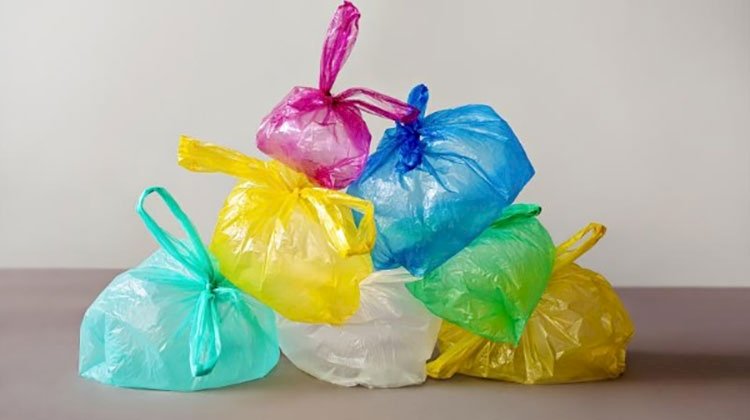 الإمارات: توقف استخدام أكياس البلاستيك بمنافذ البيع من يناير 2024