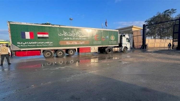 وصول 50 شاحنة مساعدات من بيت الزكاة والصدقات لمعبر رفح تمهيدا لدخول غزة