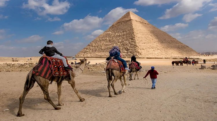 البنك المركزي: ارتفاع إيرادات السياحة في مصر إلى 4.5 مليار دولار