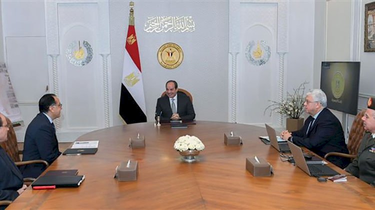 الرئيس السيسي يجتمع مع رئيس الوزراء ووزير التربية والتعليم