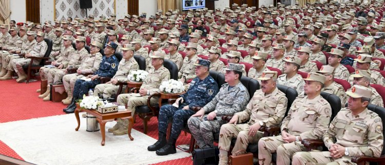 وزير الدفاع والإنتاج الحربى يلتقى بعدد من قادة وضباط القوات المسلحة