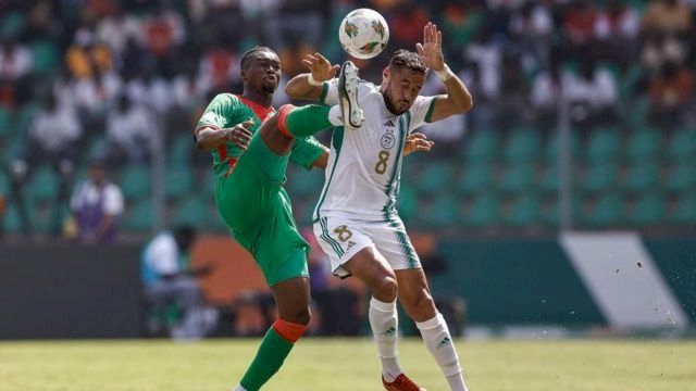 الجزائر تتأخر أمام بوركينا فاسو بهدف فى الشوط الأول بأمم أفريقيا