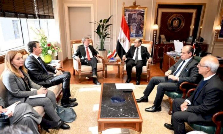 وزير التجارة والصناعة يبحث مع سفير إيطاليا بالقاهرة فرص تعزيز التعاون الاقتصادي بين البلدين