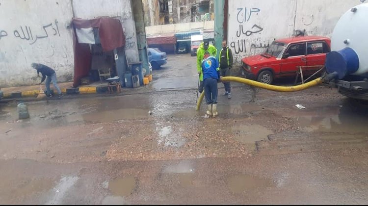 رئيس حي الجمرك بالإسكندرية ترفع درجة الاستعداد القصوى لمواجهة الأمطار