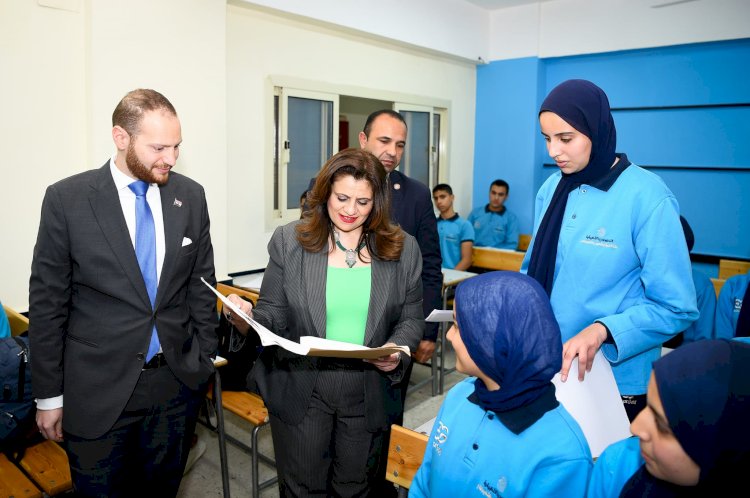 وزيرة الهجرة تزور مدرسة إيجيبت جولد للتكنولوجيا التطبيقية بمدينة العبور