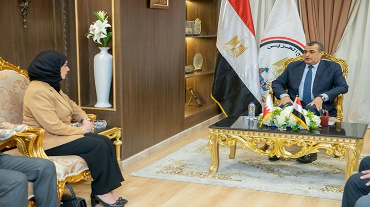 وزير الدولة للإنتاج الحربي يستقبل "سفيرة مملكة البحرين بمصر" لبحث سبل التعاون المشترك