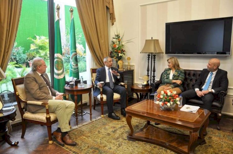 رئيس الأكاديمية العربية  يستقبل قنصل المملكة المتحدة  لتعزيز التعاون المشترك 