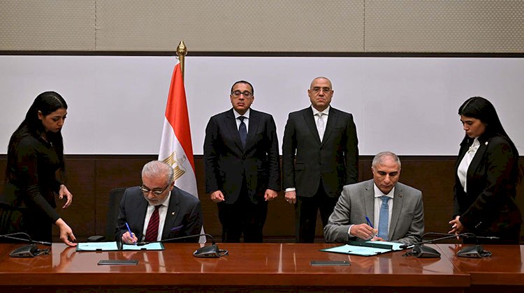مدبولي يشهد توقيع عقد تخصيص أرض بالقاهرة الجديدة لإقامة نشاط عمرانى
