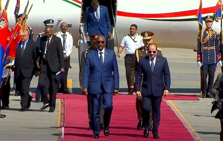 مراسم استقبال رسمية لرئيس مجلس السيادة السوداني بالقاهرة