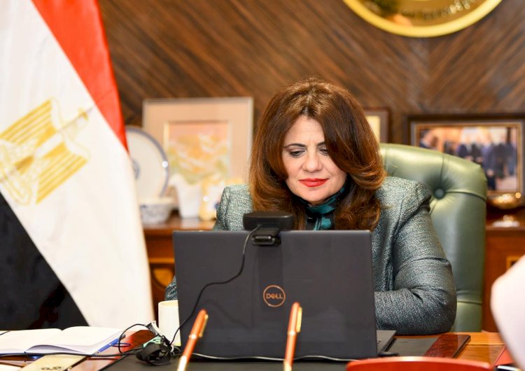 وزيرة الهجرة تعقد اجتماعا مع المجموعة المؤسسة للشركة  الاستثمارية للمصريين بالخارج
