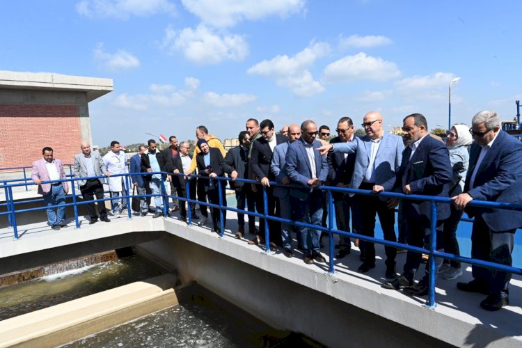 وزير الإسكان ومحافظ الشرقية يتفقدان محطة تنقية مياه العباسة بمركز أبو حماد 