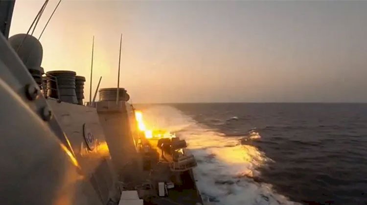 الحوثيون يعلنون استهداف سفينة إسرائيلية فى البحر العرب