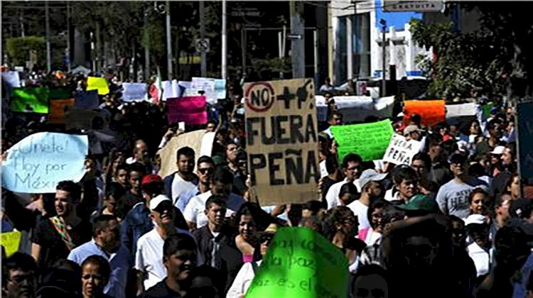 متظاهرون يقتحمون بوابة القصر الرئاسى فى المكسيك