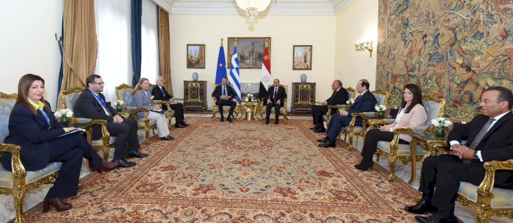 الرئيس السيسي يلتقي رئيس وزراء اليونان على هامش القمة المصرية الأوروبية 