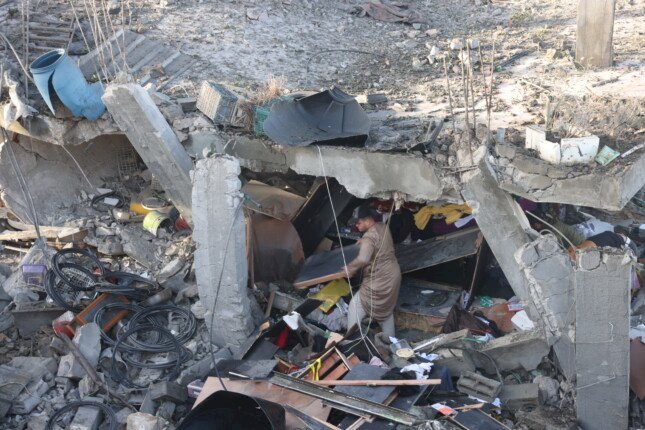 القاهرة الإخبارية: 7 شهداء جراء قصف منزل سكنى شرقى مدينة رفح جنوبى قطاع غزة