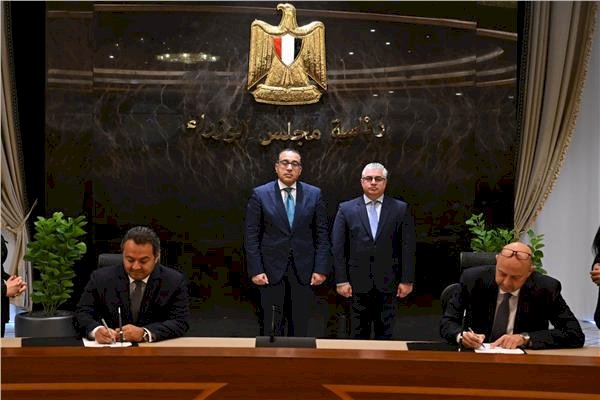 رئيس الوزراء يشهد توقيع اتفاقية إقامة مصنع زُجاج مُسطح بـ"اقتصادية قناة السويس"