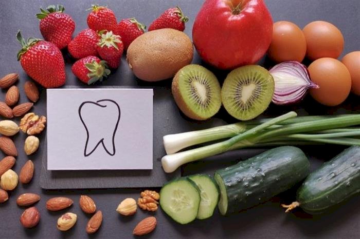 أهم الأغذية التي يجب تناولها لصحة الأسنان