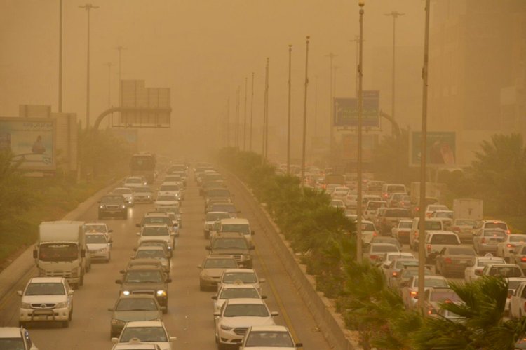 تقلبات جوية ونشاط رياح وتكاثر للسحب وأمطار على القاهرة الكبرى