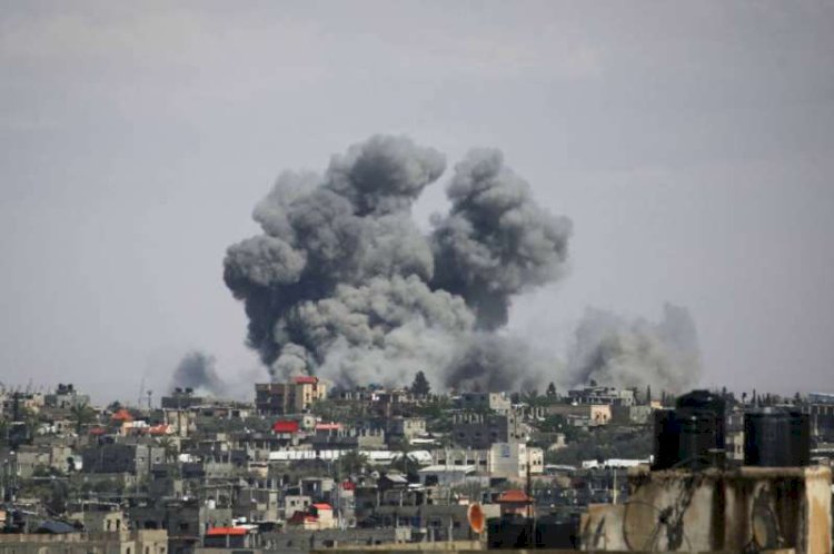 الجيش الإسرائيلى يقصف منطقتين طالب بإخلائهما صباحا فى رفح الفلسطينية