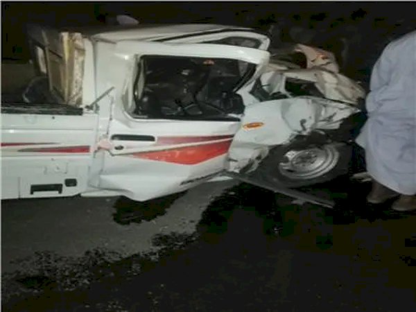 إصابة 14 شخصا في حادث تصادم سيارتين بطريق قنا الصحراوي الغربي