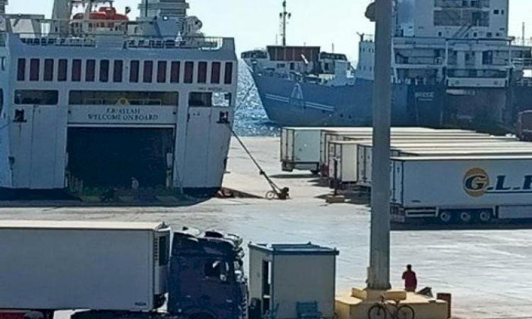 إغلاق ميناء نويبع البحري لسوء الأحوال الجوية