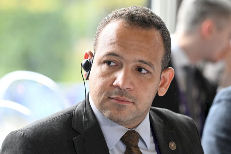 المستشار حسام الدين علام يقدم بالمنتدى الرقمي العالمي بموسكو رؤية قانونية لتنظيم الاتصالات الفضائية الحديثة 