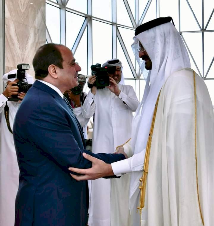 الرئيس السيسي يصل إلي الدوحة