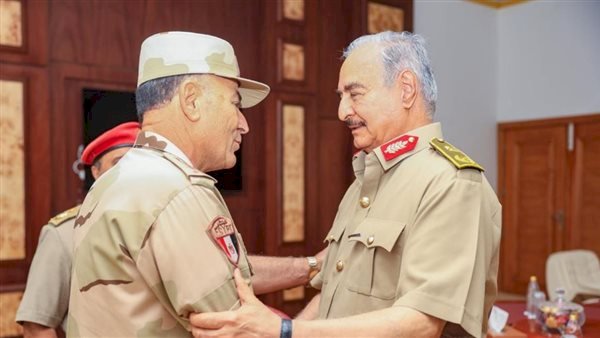 بتوجيهات رئاسية.. رئيس أركان القوات المسلحة المصرية يصل ليبيا لتنسيق المساعدات