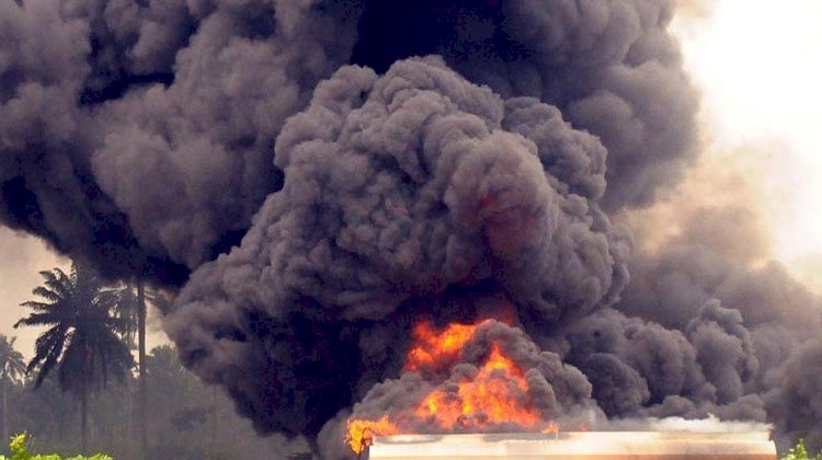مصرع 34 شخصا بينهم رضيعان في حريق بمستودع للوقود في بنين