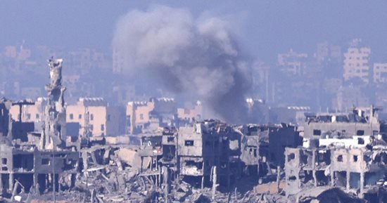 شهداء وجرحى خلال قصف طائرات الاحتلال الإسرائيلى عدة منازل شرق خان يونس