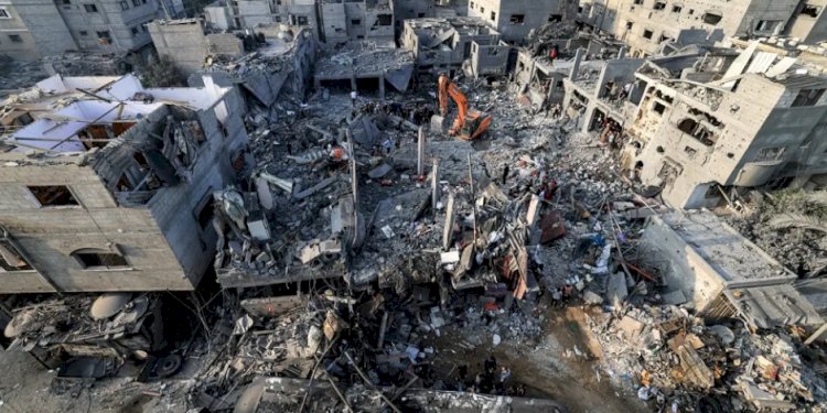 القاهرة الإخبارية تبث المشاهد الأولى للقصف الإسرائيلى لحى تل السلطان جنوب رفح