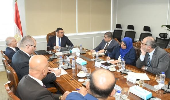 وزير الإسكان يعقد اجتماعاً لمتابعة سير العمل بقطاعات هيئة المجتمعات العمرانية الجديدة
