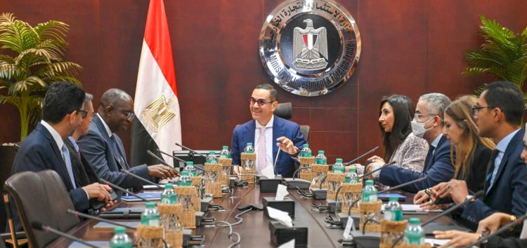 وزير الاستثمار يبحث مع رئيس الاتحاد التونسي للصناعة والتجارة سبل تعزيز التعاون التجاري ودعم الاستثمارات المشتركة