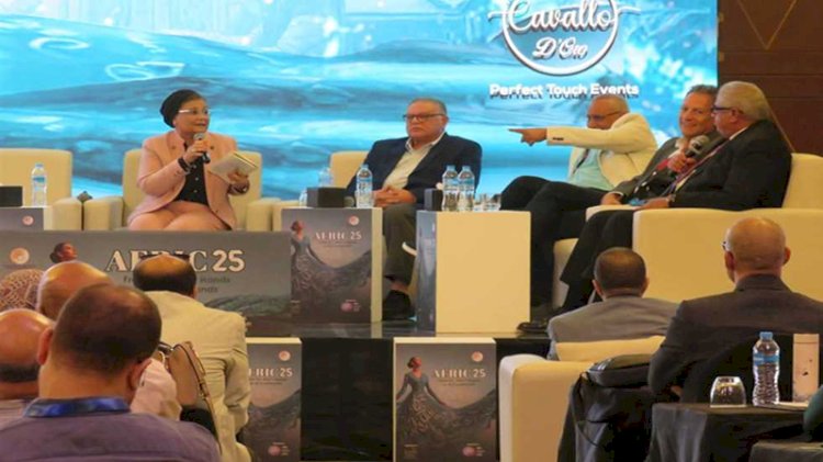 نائب وزير الصحة تشارك في جلسة نقاشية حول تعزيز الولادة الطبيعية ودمج أدوار القابلة ومقدمة الدعم النفسي (الدولا)