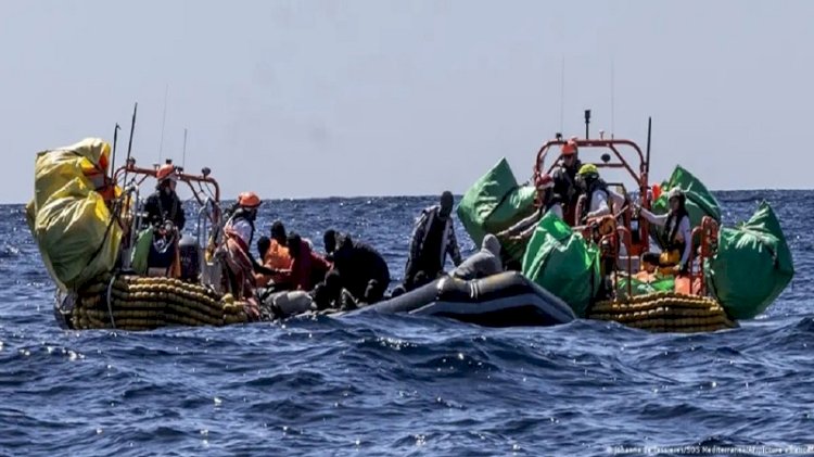 انتشال جثث 19 شخصا بعد غرق قارب مطاطي قرب سواحل ليبيا