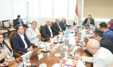 وزير الإسكان يلتقى مسئولى شركة HDP ضمن سلسلة اجتماعات متابعة موقف مبيعات وتسويق المشروعات بالمدن الجديدة