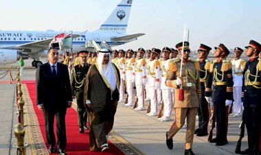 رئيس الوزراء يستقبل نظيره الكويتي بمطار القاهرة الدولي