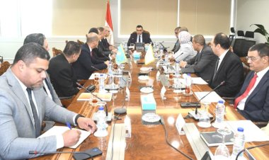 وزير الإسكان يتابع سير العمل بقطاع الشئون العقارية والتجارية بهيئة المجتمعات العمرانية الجديدة