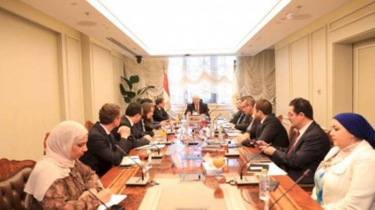 وزير التعليم العالى يبحث مع السفير الفرنسي تطورات العمل بمشروع حرم الجامعة الفرنسية