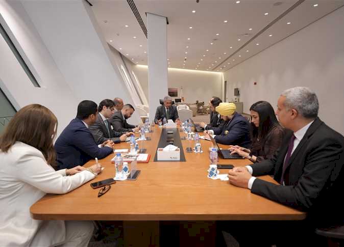 وزير السياحة يلتقي مسئولي مدرسة لوزان للفندقة بسويسرا لبحث سبل التعاون في تطوير التعليم والتدريب السياحي والفندقي