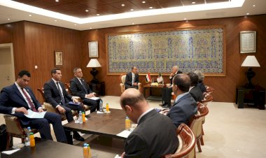 وزير الخارجية يلتقي نظيره الجزائري لبحث العلاقات الثنائية والقضايا محل الاهتمام المشترك