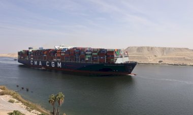 قناة السويس تشهد عبور سفينة الحاويات CMA CGM  BENJAMIN FRANKLIN أكبر سفينة حاويات تعبر القناة منذ عامين