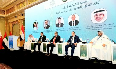 وزير الإسكان يشارك في جلسة "آفاق التطوير العقاري والتنمية السياحية" بمنتدى التجارة والاستثمار